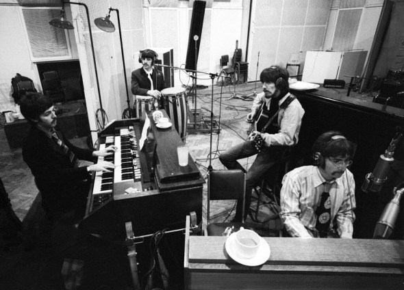 the-beatles-in-studio-recording-sgt-pepper-at-abbey-road-67-1024x737