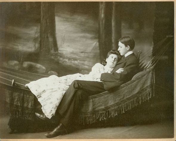 a7562510e940c4e967d178b07d9e1f39--antique-photos-photo-studio